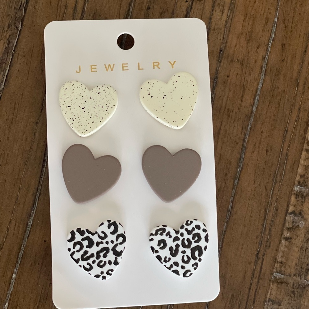 NWT 3 pack heart earrings